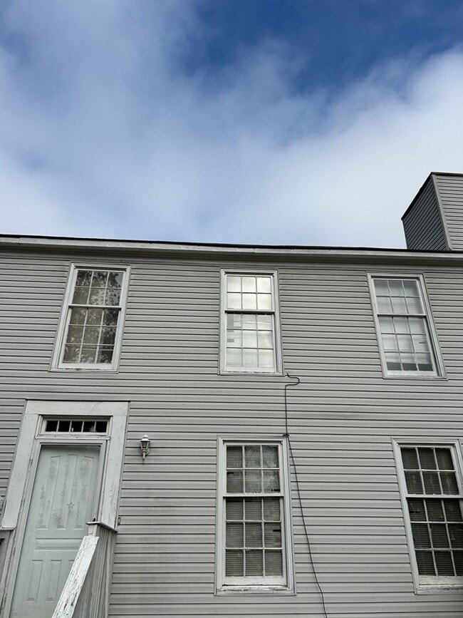 Building Photo - COMING SOON! Cozy 3BR 2.5BA Home w/ 2-Car Garage in Lithonia