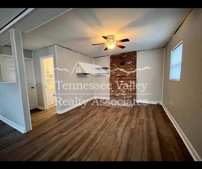 Building Photo - Spacious 3 bed/1.5 bath split foyer in Hid...