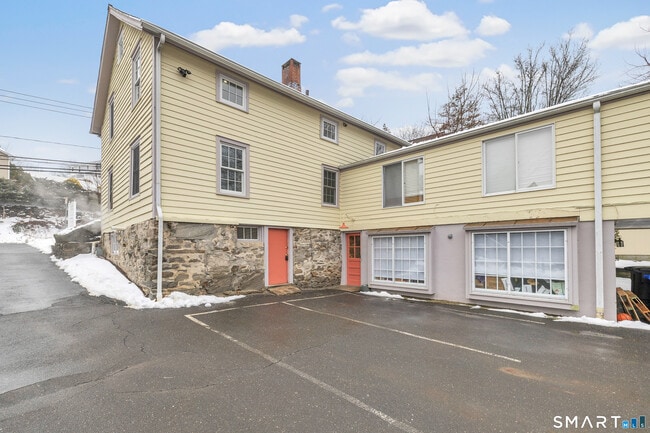 Building Photo - 315 Main St