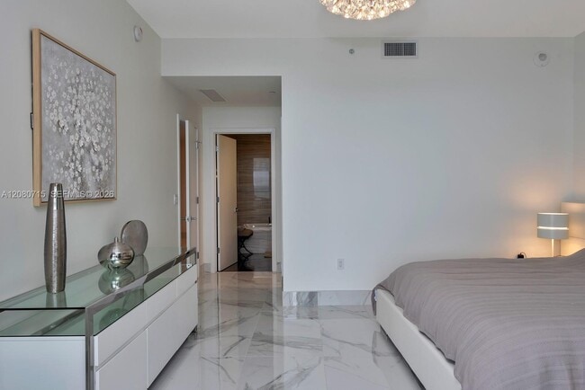 Building Photo - 2200 N Ocean Blvd