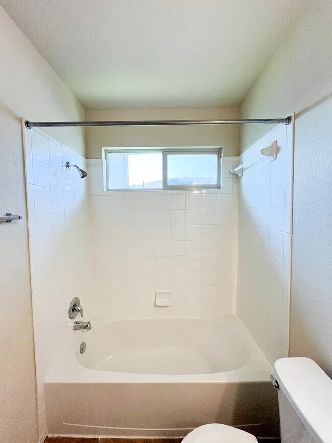 Building Photo - Available NOW!!!! This gorgeous home is located in The Landing Subdivision in Killeen. This home ...