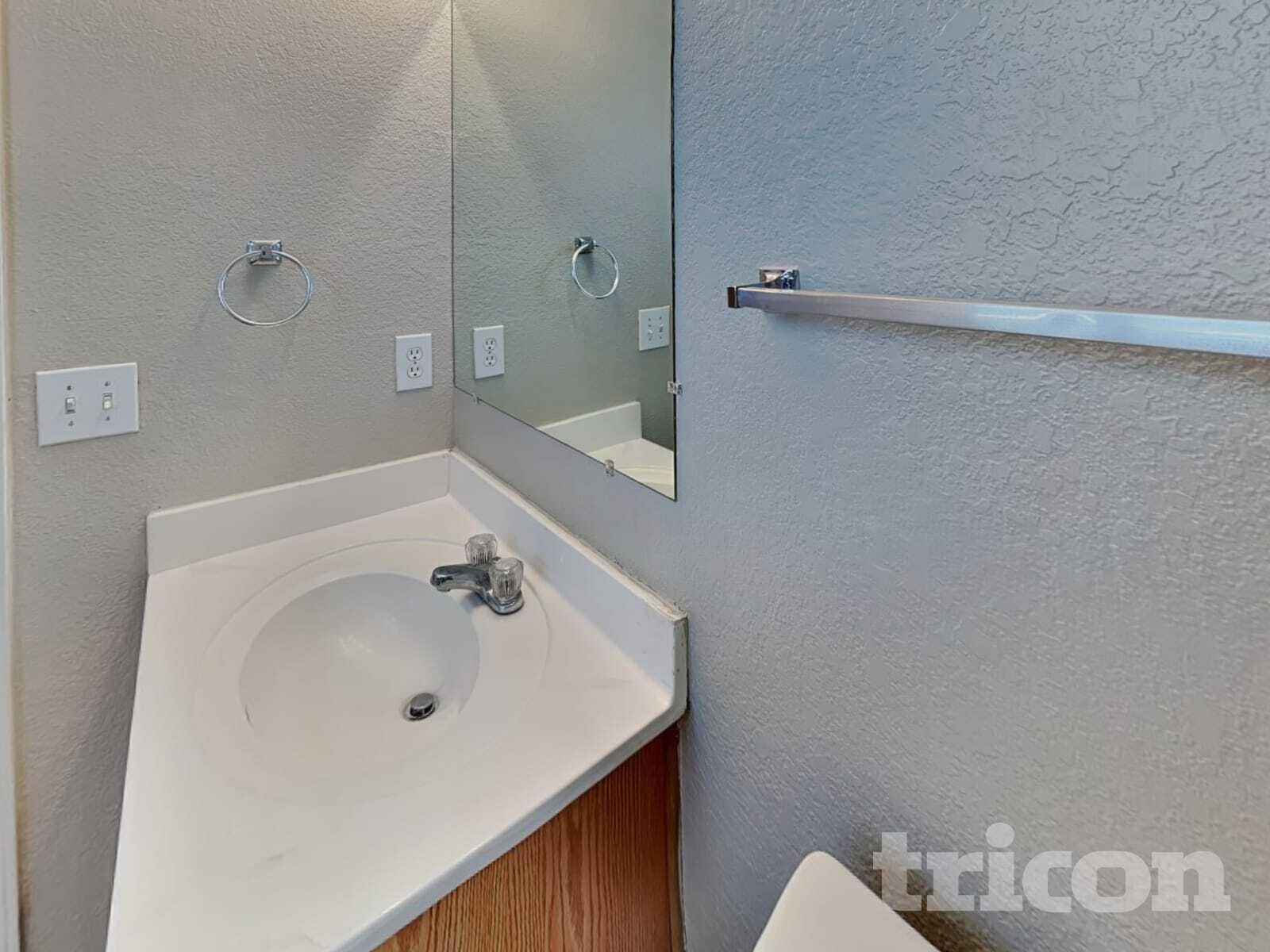 Building Photo - 7307 Circle Farm