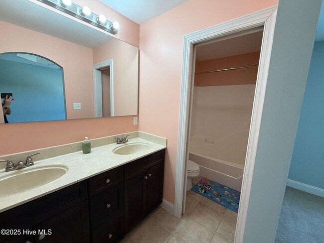Building Photo - 120 Parrot Landing Dr