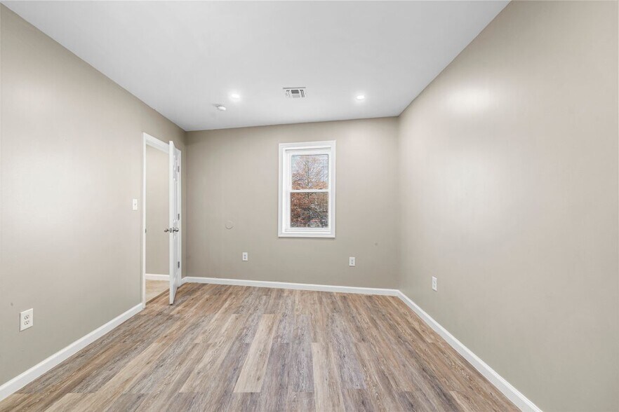 Building Photo - 46 Jefferson St