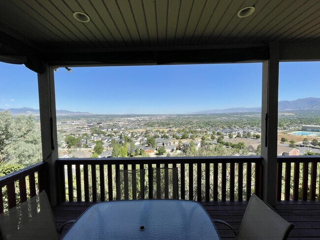 Building Photo - 561 Rocky Knoll Ln