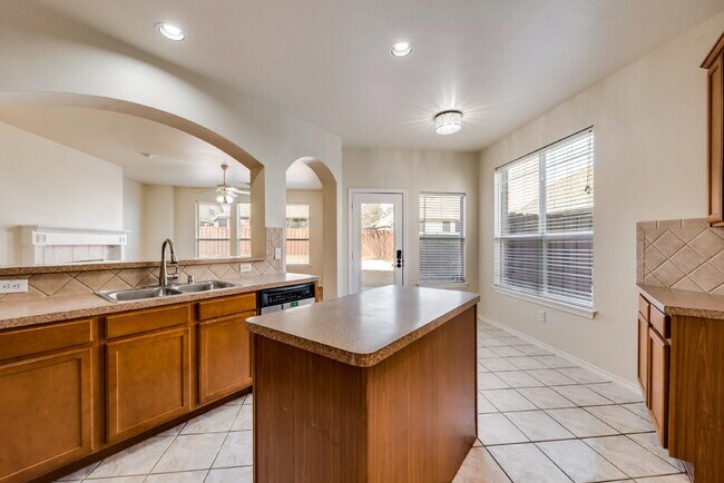 Building Photo - Great 4 bed 2 bathroom 2 story home minute...