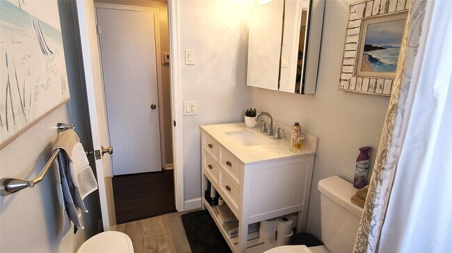 Building Photo - 412 S Cypress Rd