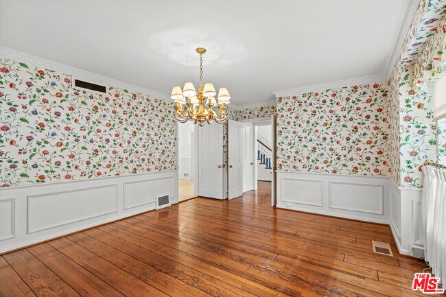 Building Photo - 710 Alta Dr