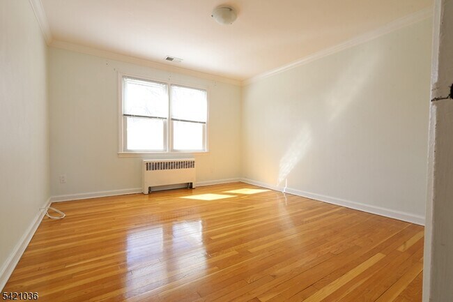 Building Photo - 412 Morris Ave