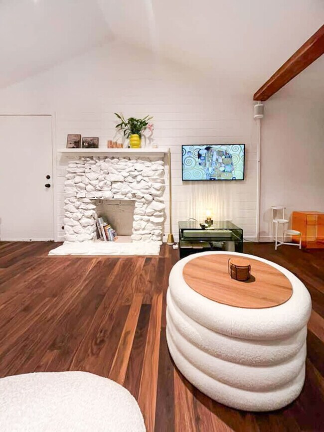 Building Photo - 522 Cascade Dr