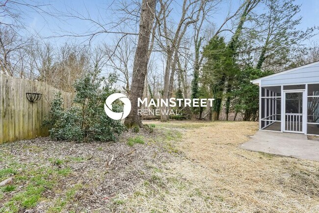 Building Photo - 4 Bedroom Pet-Friendly Home in Greensboro, NC with Main Street Renewal