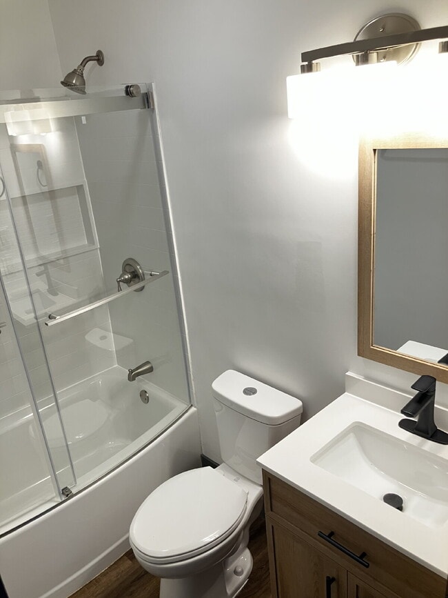 Building Photo - Multi-unit "Charming 2-Bedroom Retreat in ...