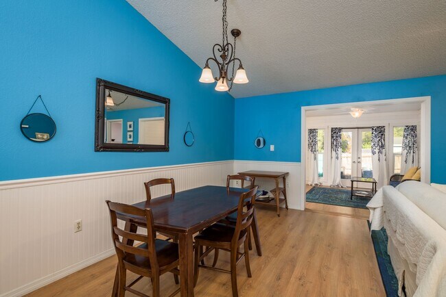 Building Photo - Beautifully Maintained 2-Bedroom, 2-Bath Villa in Tarpon Springs