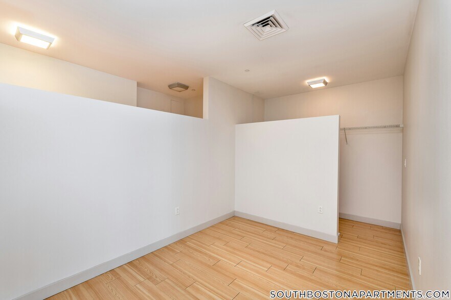 Building Photo - 320 D St