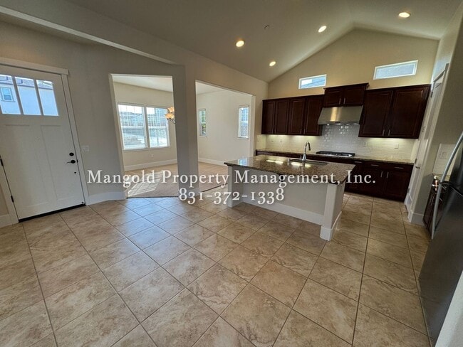 Building Photo - Stunning 3 Bed 2 Bath Home in East Garriso...