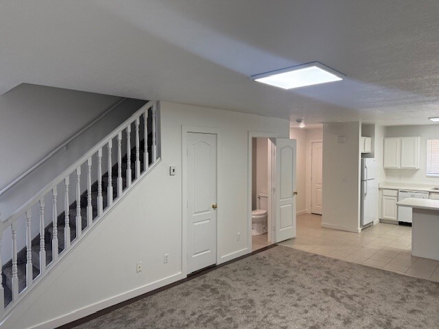 Building Photo - 6 Fairway Ln
