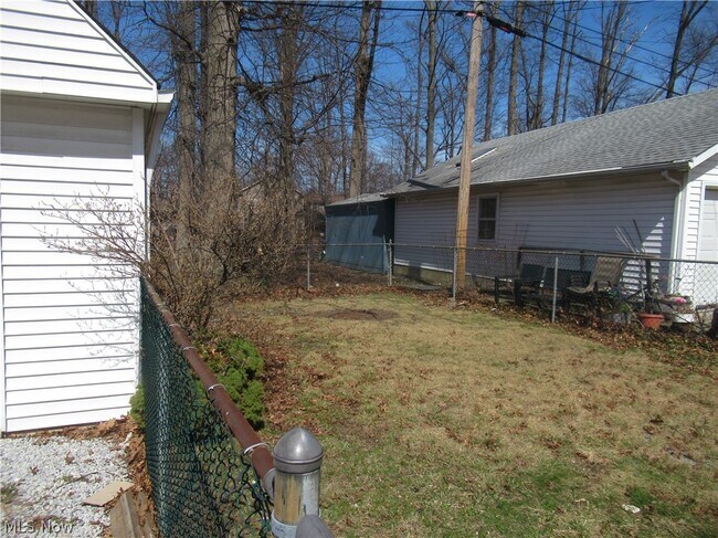 Building Photo - 29107 Fuller Ave