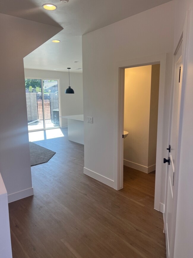 Building Photo - 1817 Livy Ln