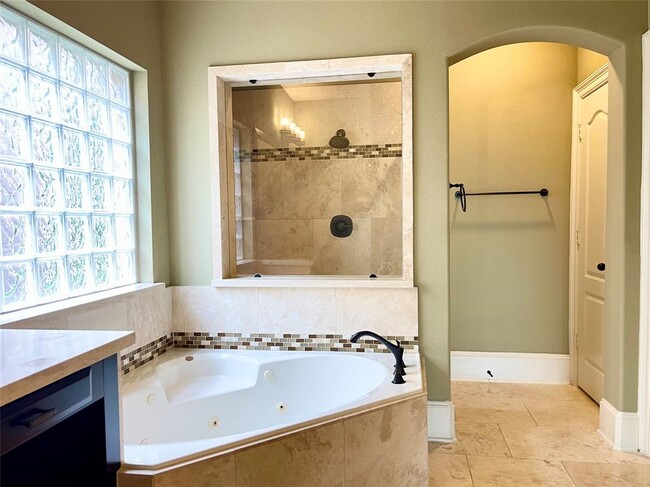 Building Photo - 8338 Sedona Ridge Dr