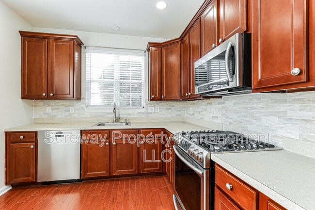 Building Photo - 1610 Fela Dr