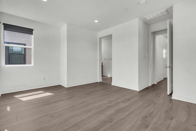 Building Photo - 347 Novel