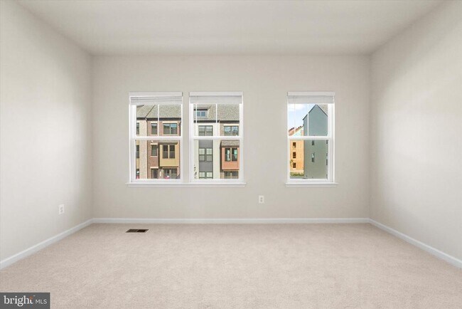Building Photo - 6056 Beake St