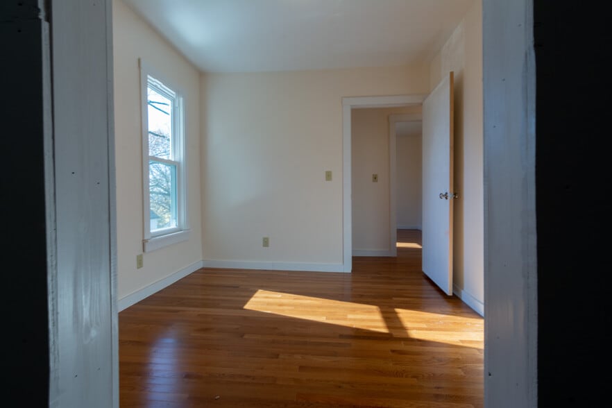 Upstairs Bedroom 2 - 10 Cottage St