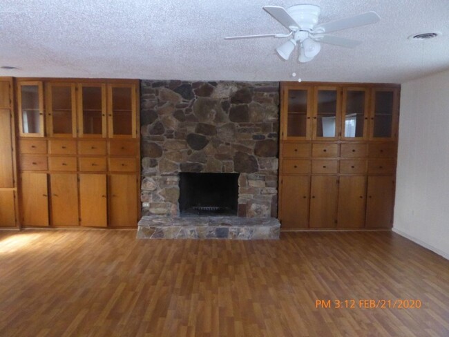 Building Photo - Fire Place with Built In Book Case