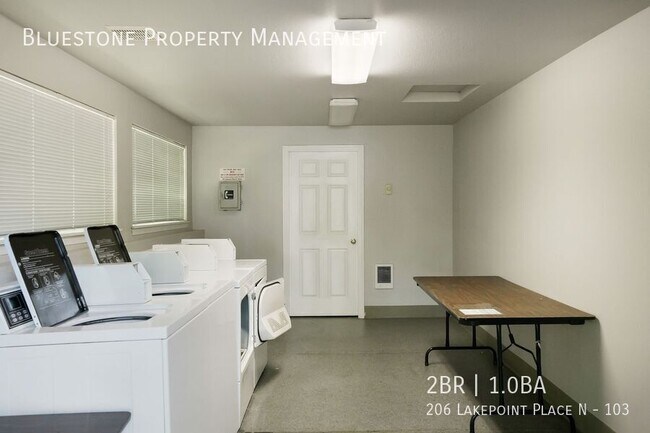Building Photo - 206 Lakepoint Pl N