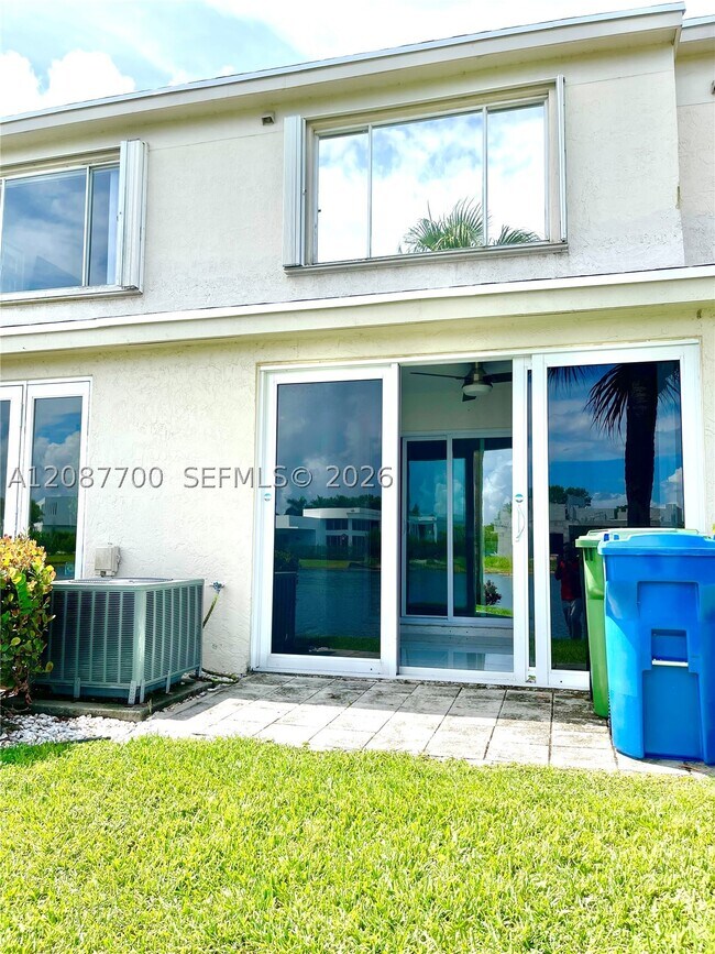 Building Photo - 16793 Hemingway Dr