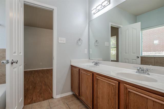 Building Photo - 3221 Kennedy Dr