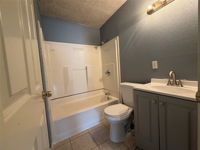 Building Photo - 1319 Bernard St