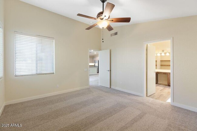 Building Photo - 3018 E Roveen Ave
