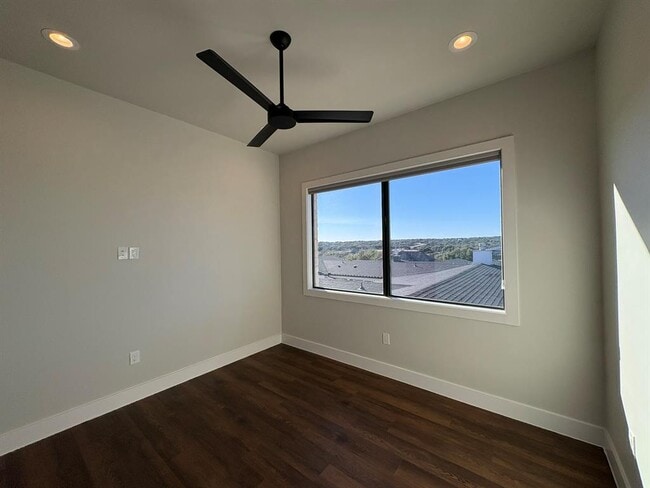 Building Photo - 143 Emmanuelle Ct