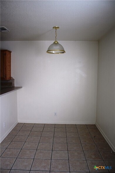 Building Photo - 1402 Chips Dr