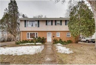 Building Photo - 403 W 74th St