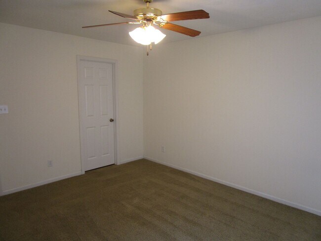 Building Photo - 5013-5015 Betty Jean Way