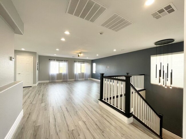 Building Photo - Welcome to a stunning 4-bedroom, 3-bath Home