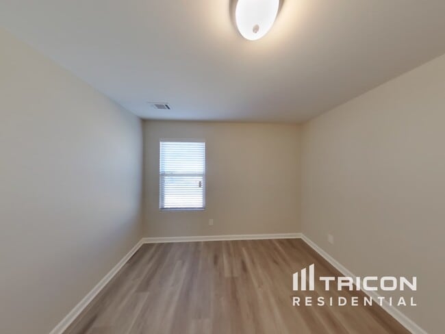 Building Photo - 2362 Clapton Ct