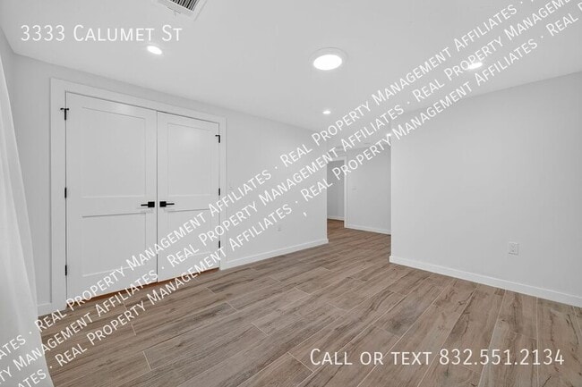 Building Photo - 3333 Calumet St