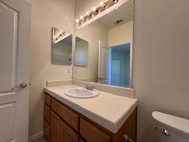 Building Photo - Gorgeous 5 bedroom + office, 4.5 bath Alam...
