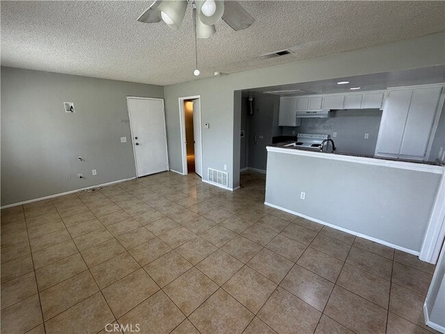 Building Photo - 3732 Oak Creek Dr