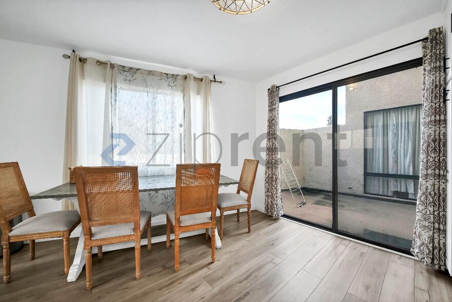 Building Photo - 10444 Canoga Ave