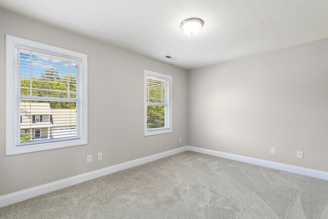 Building Photo - Charming and Freshly Updated Cul-de-Sac Home in Sanford!
