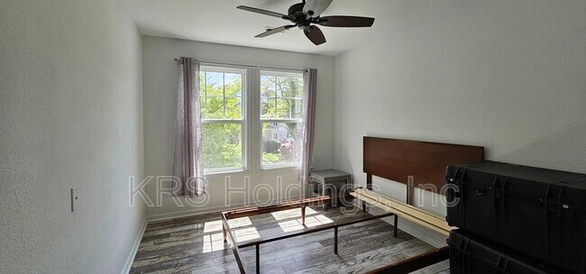 Building Photo - 918 Hillside Ave