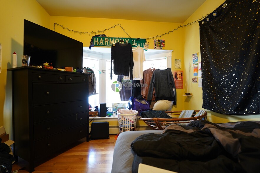 Building Photo - 52 Pearson Rd