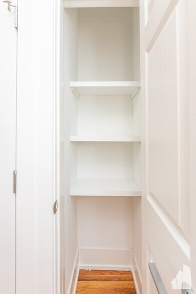 Building Photo - 1122 W Addison St