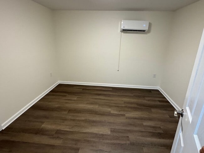 Building Photo - Newly renovated 3 Bedroom 2.5 Bathroom Home located in Kingsport, TN