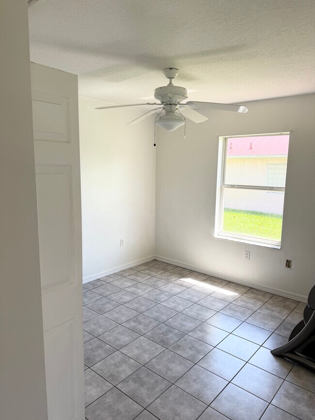 Building Photo - 33 Flamingwood Ln #B