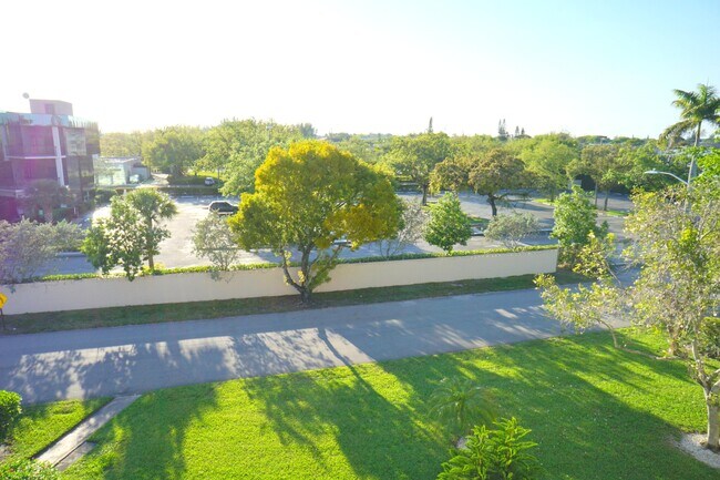 Building Photo - 401 Southampton A